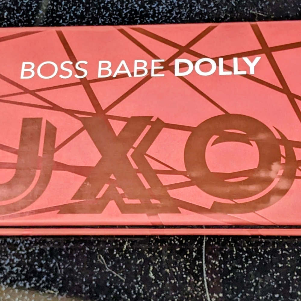 Buxom BOSS BABE DOLLY EYESHADOW PALETTE New in box